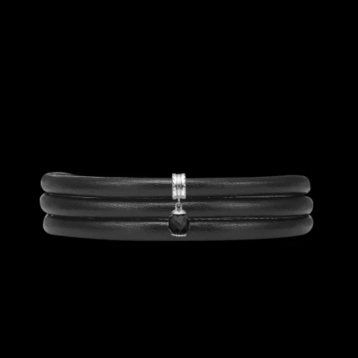 Slim læderarmbånd med charm - Spar op til 500,-